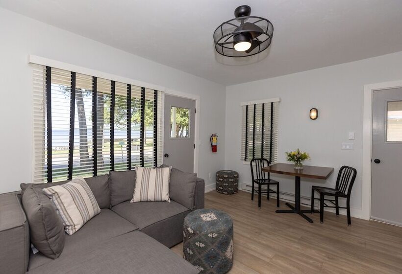 בית מלון כפרי Alpine Resort