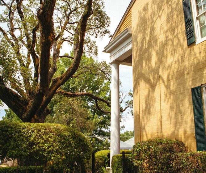 فندق Anchuca Historic Mansion & Inn