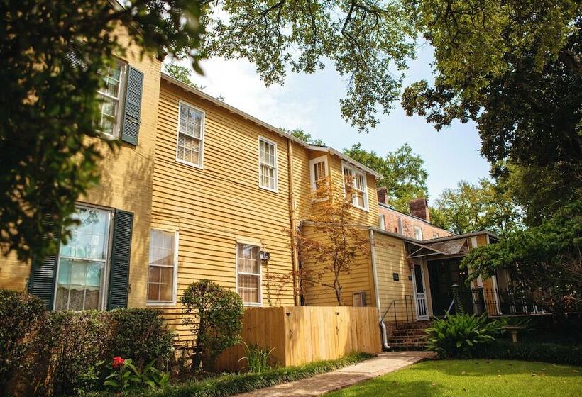 فندق Anchuca Historic Mansion & Inn