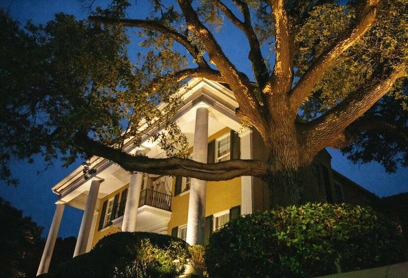 فندق Anchuca Historic Mansion & Inn