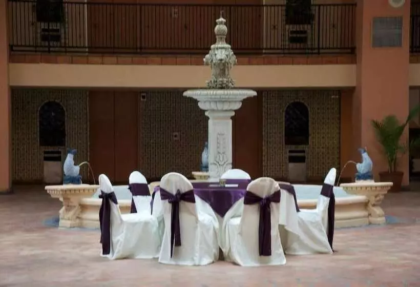 Отель Barcelona Suites