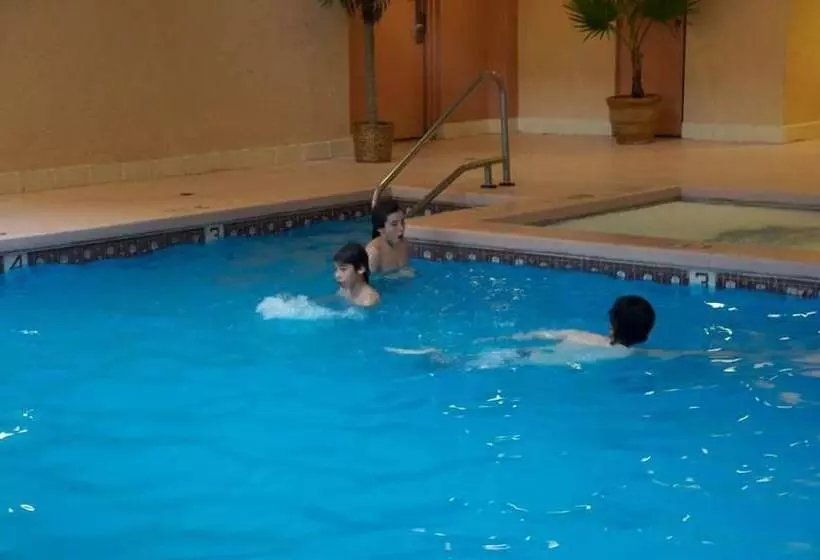 Отель Barcelona Suites