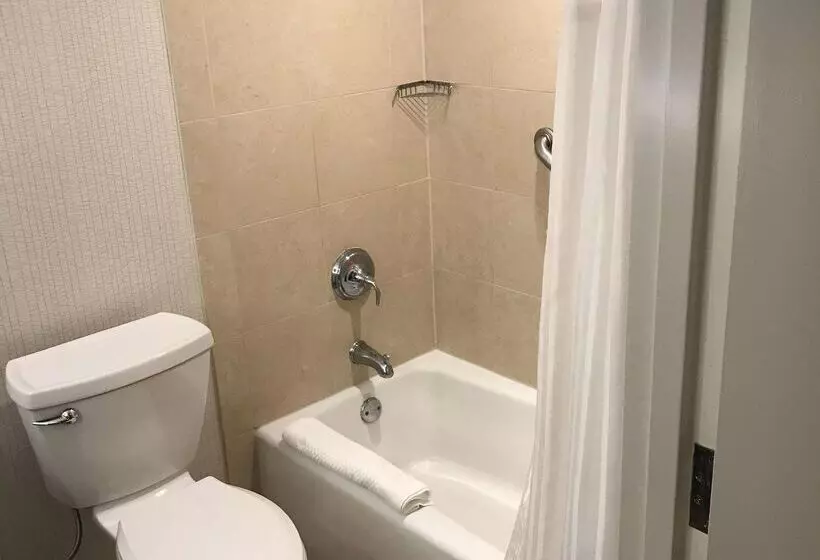 فندق Doubletree By Hilton Baltimore North Pikesville