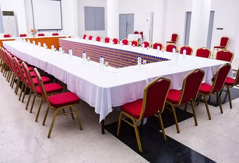 Отель Ecole Lebenin