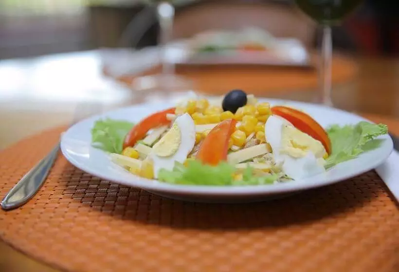 Отель Ecole Lebenin