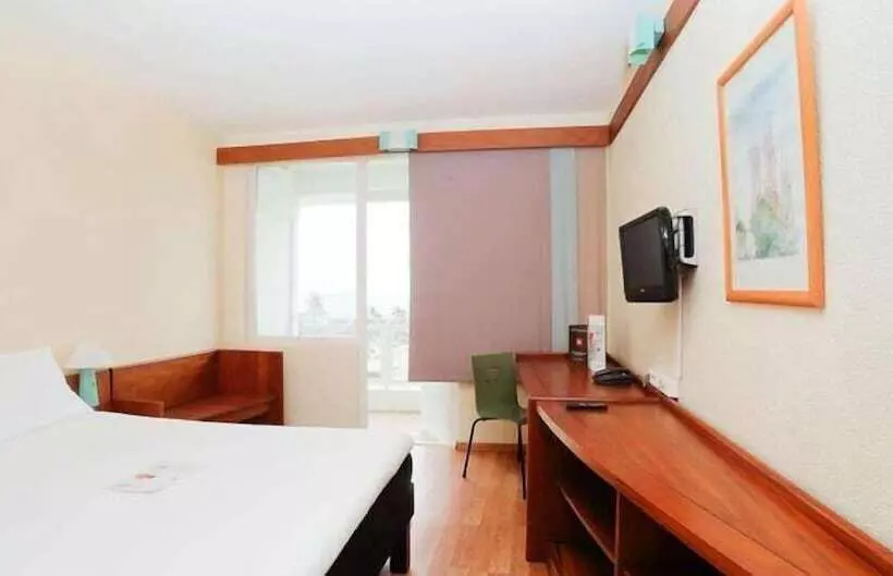 Отель Ecole Lebenin