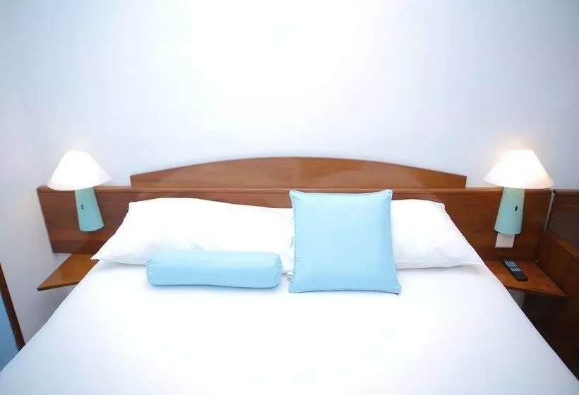 Отель Ecole Lebenin