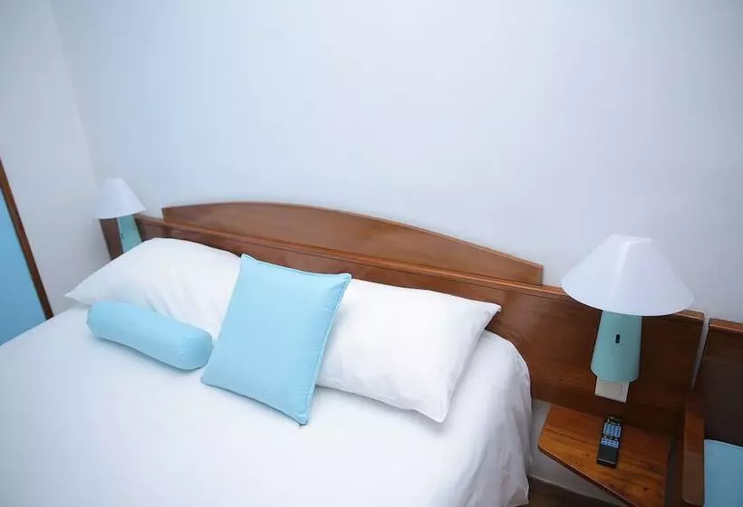 Отель Ecole Lebenin