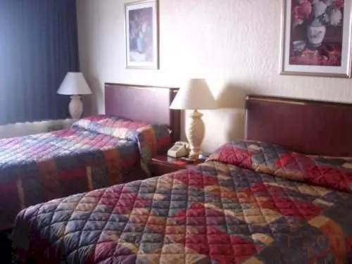 Отель Red Carpet Inn & Suites Albany