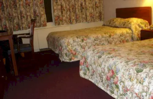Отель Red Carpet Inn & Suites Albany
