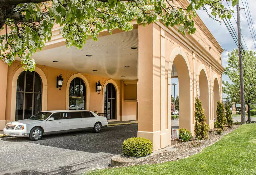 فندق Ramada By Wyndham Bel Aire Erie