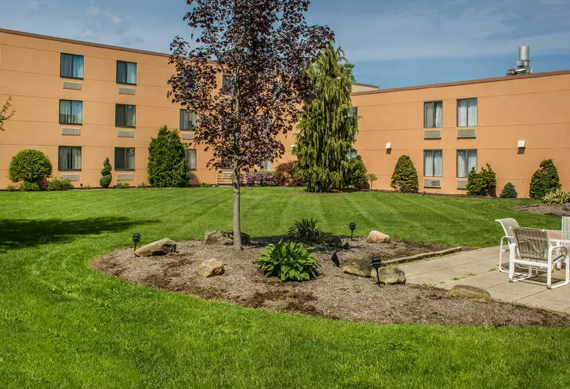 فندق Ramada By Wyndham Bel Aire Erie