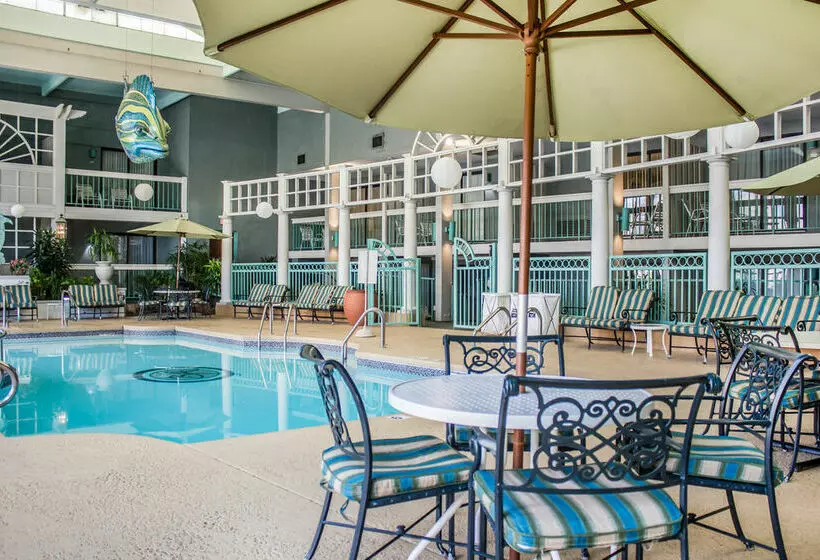 فندق Ramada By Wyndham Bel Aire Erie