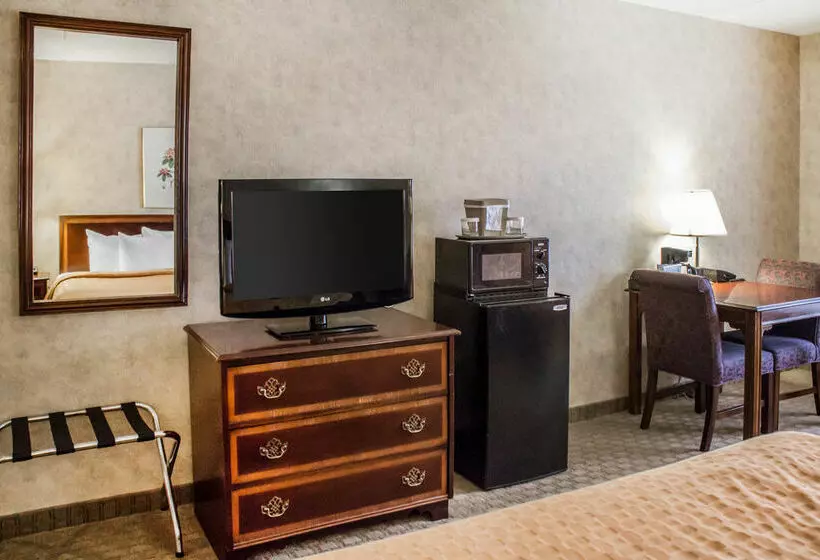 فندق Ramada By Wyndham Bel Aire Erie