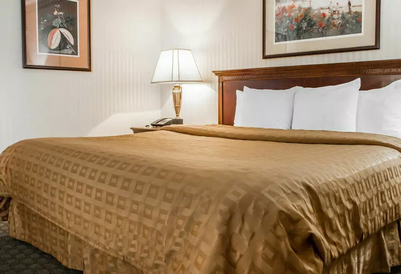 فندق Ramada By Wyndham Bel Aire Erie