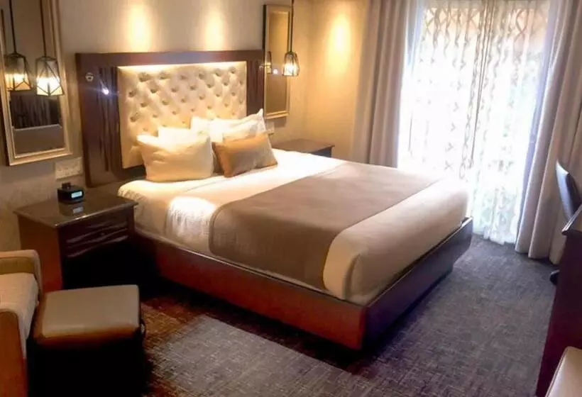 Eden Resort And Suites, Bw Premier Collection