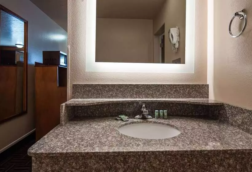 בית מלון כפרי Best Western Paradise Inn