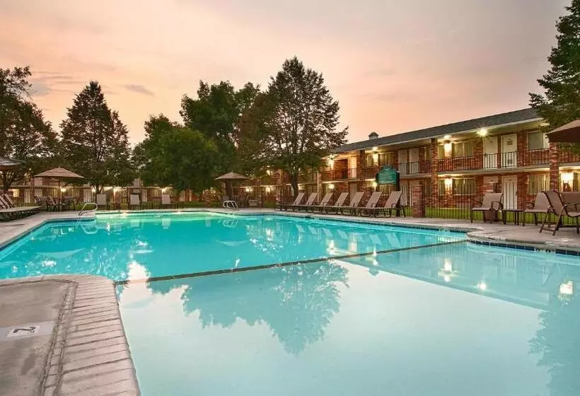 Отель Best Western Plus Burley Inn & Convention Center