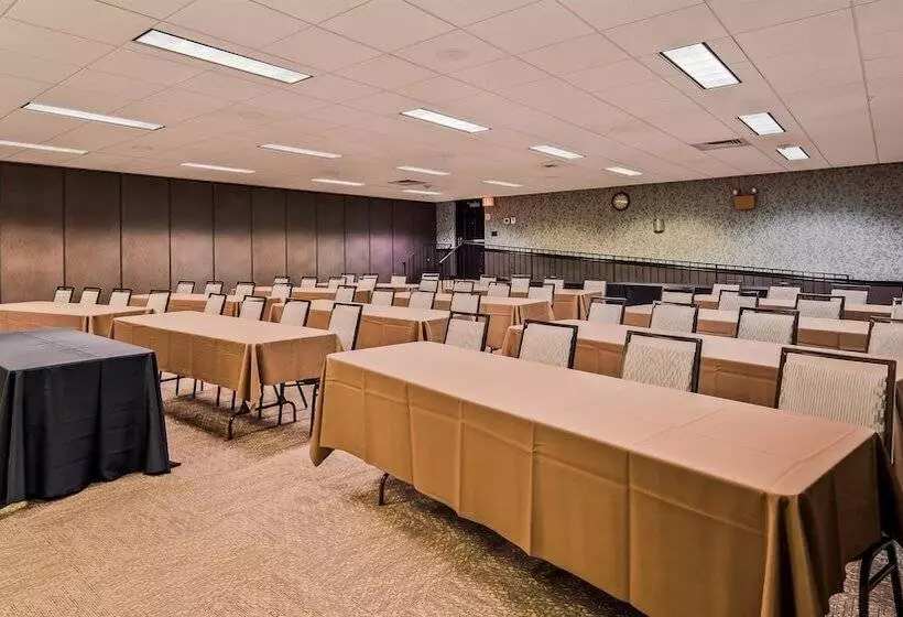 Отель Best Western Plus Country Cupboard Inn