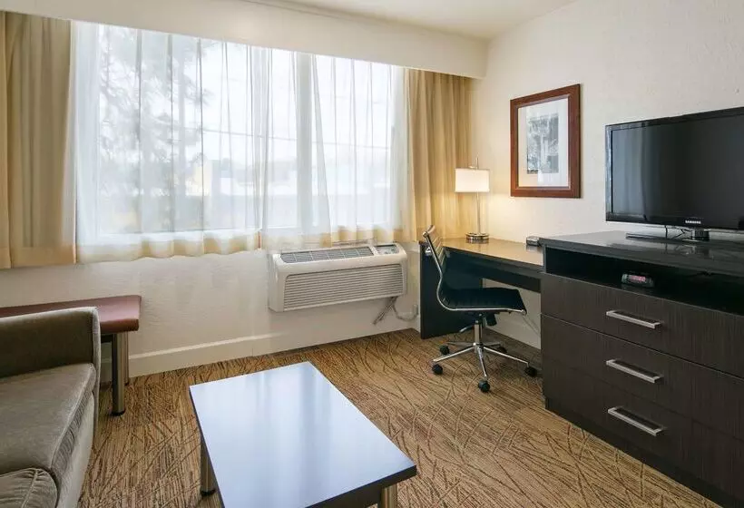 בית מלון כפרי Best Western Pony Soldier Inn & Suites