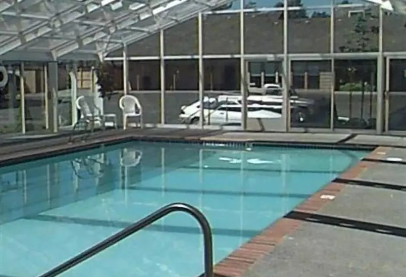 Otel Brookings Inn Resort