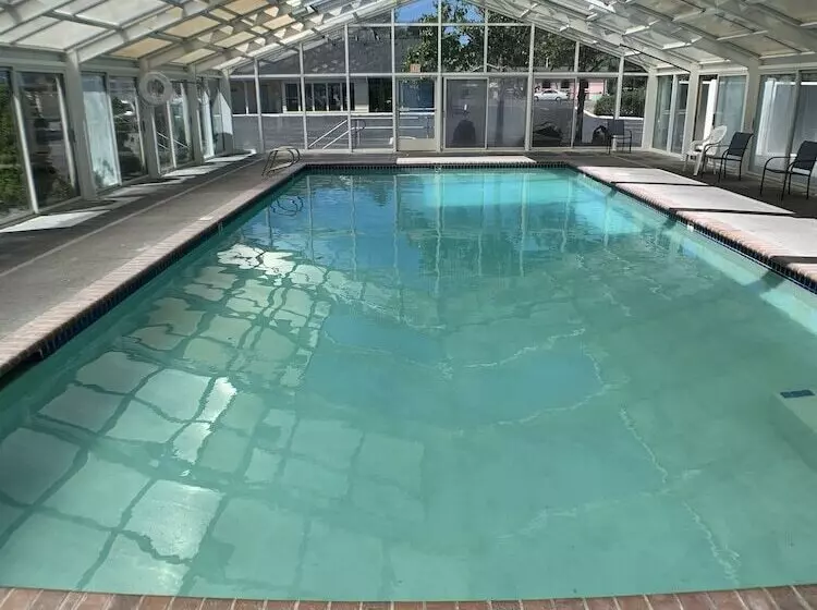 Otel Brookings Inn Resort