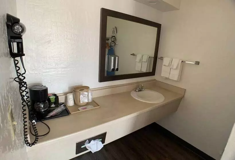 Otel Brookings Inn Resort