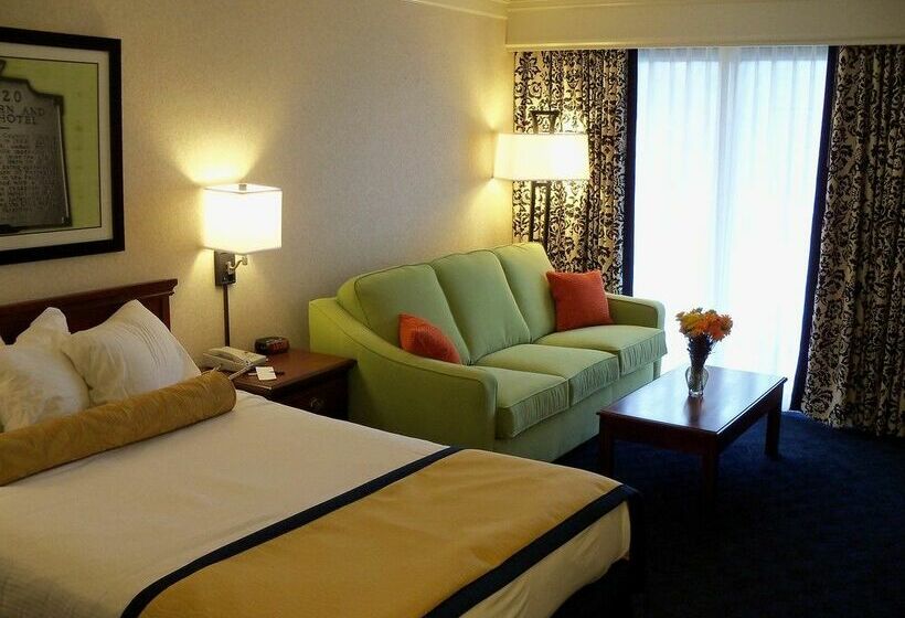 Otel Cavalier Inn At The University