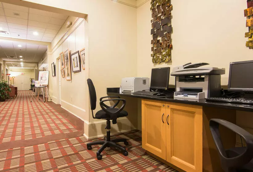 Hotel Cavalier Inn At The University