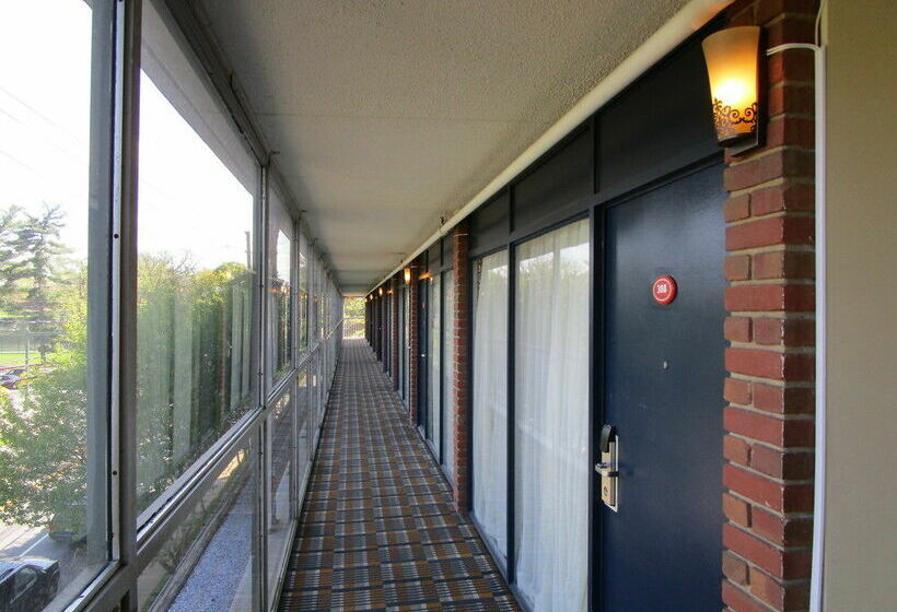 Otel Cavalier Inn At The University