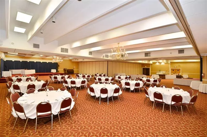 Отель Clarion Inn & Conference Center