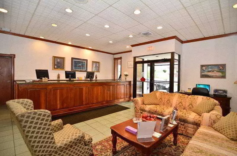 Отель Clarion Inn & Conference Center