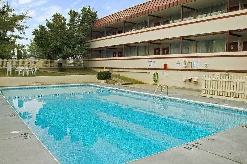 Отель Clarion Inn & Conference Center