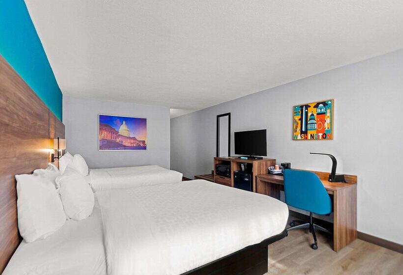 בית מלון כפרי Clarion Inn Falls Church-Arlington