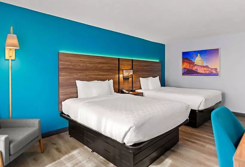 בית מלון כפרי Clarion Inn Falls Church-Arlington