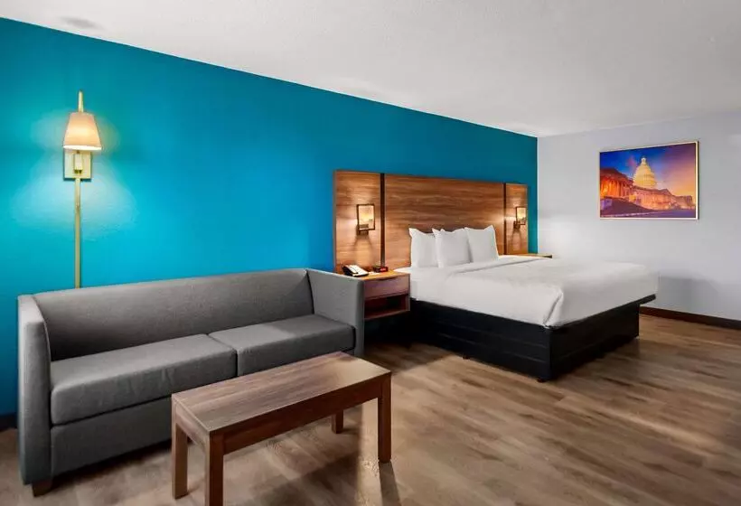 בית מלון כפרי Clarion Inn Falls Church-Arlington