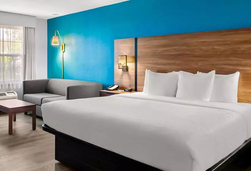 בית מלון כפרי Clarion Inn Falls Church-Arlington