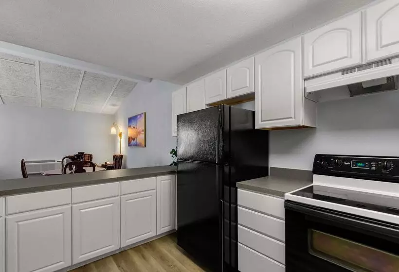 בית מלון כפרי Clarion Inn Falls Church-Arlington