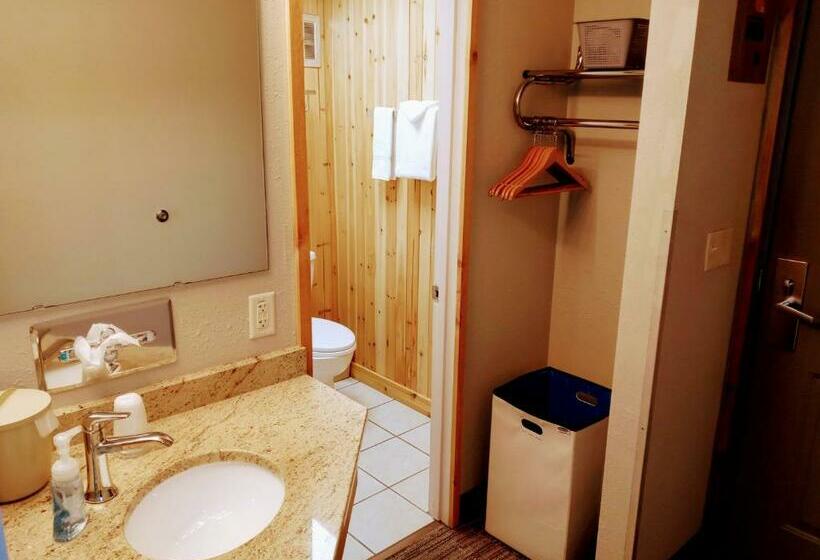 ホテル Cliff Dweller On Lake Superior