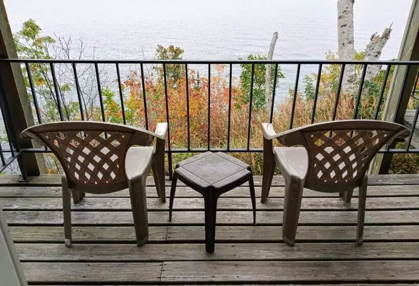 Hotel Cliff Dweller On Lake Superior