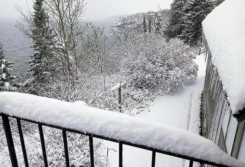 Hotel Cliff Dweller On Lake Superior