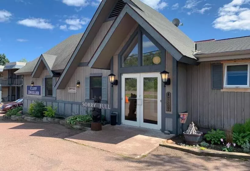 Hotel Cliff Dweller On Lake Superior