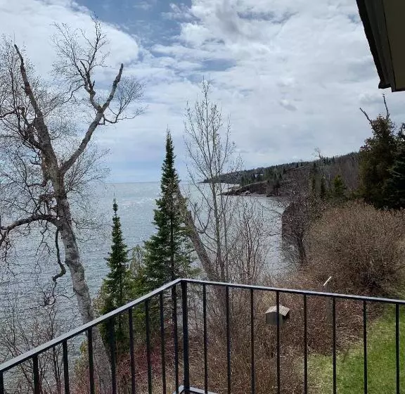 Hotel Cliff Dweller On Lake Superior