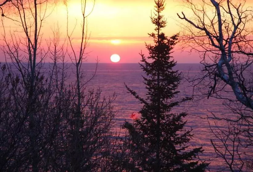 Hotel Cliff Dweller On Lake Superior