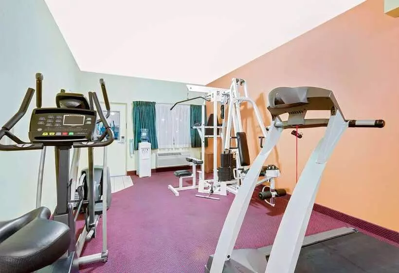 בית מלון כפרי Days Inn By Wyndham Waynesboro