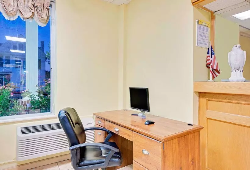 בית מלון כפרי Days Inn By Wyndham Waynesboro