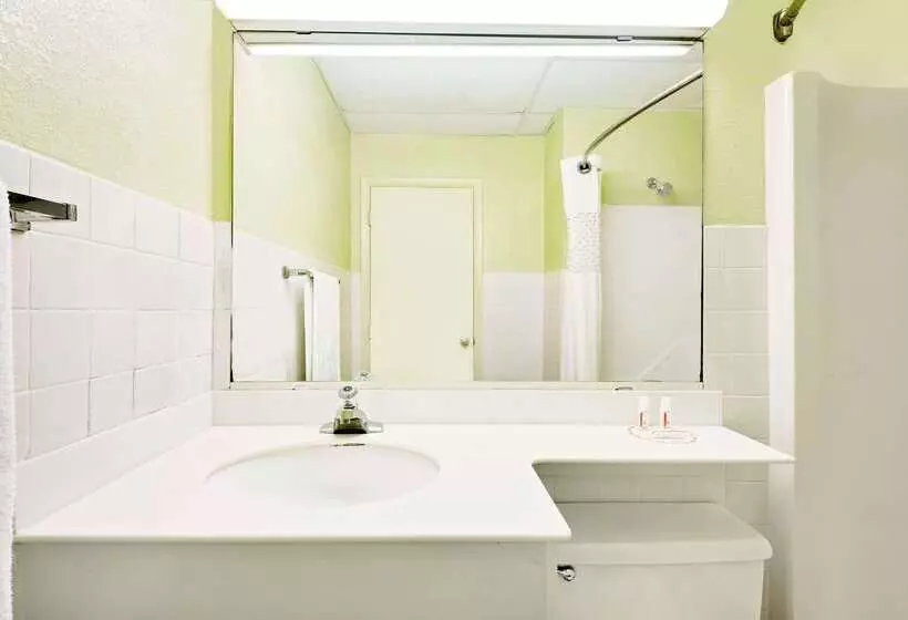 בית מלון כפרי Days Inn By Wyndham Waynesboro