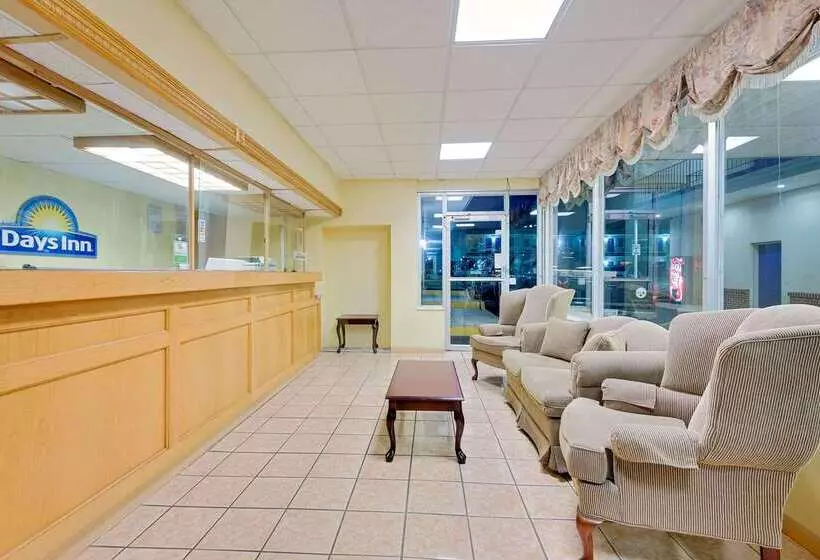 בית מלון כפרי Days Inn By Wyndham Waynesboro