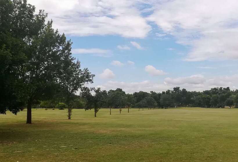 בית מלון כפרי Econo Lodge