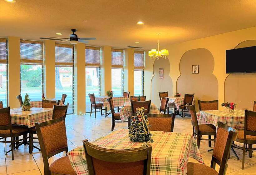 בית מלון כפרי Econo Lodge